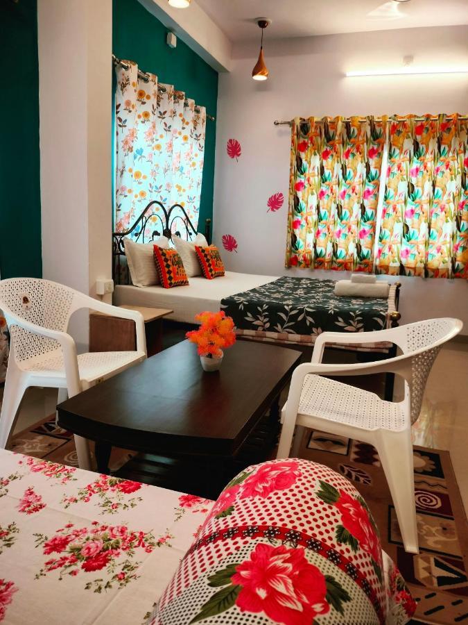 Krishna Stay Guest House Udaipur Oda fotoğraf